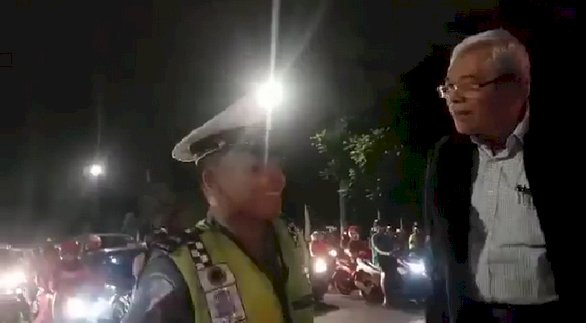 Viral! Profesor Ini Ceramahi Polantas Surabaya Soal Rambu