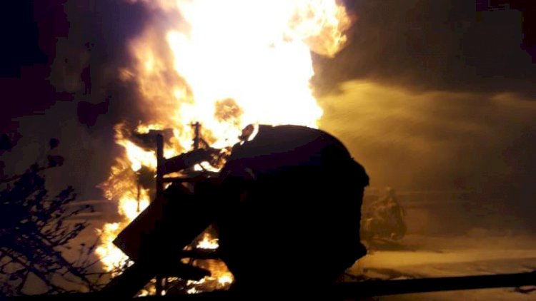 Truk Tangki Pertamina Terbakar Usai Kecelakaan