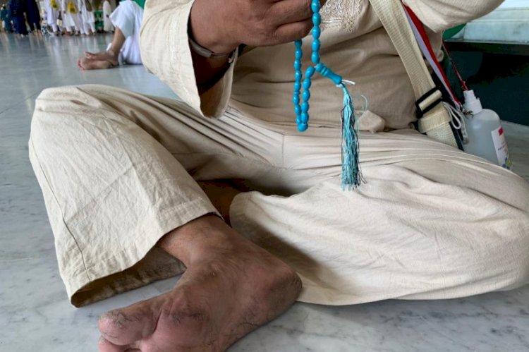 Telapak Kaki Jemaah Indonesia Banyak yang Melepuh