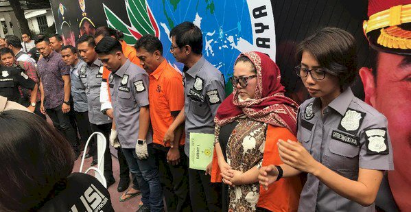 Nunung Minta Maaf Sambil Terisak Tangis