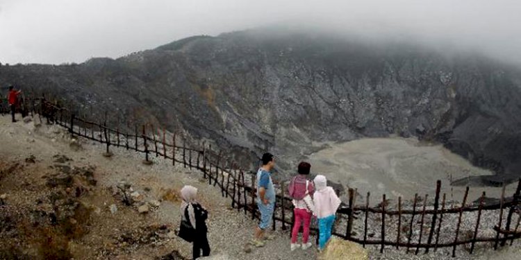 BREAKING NEWS! Gunung Tangkuban Parahu Erupsi