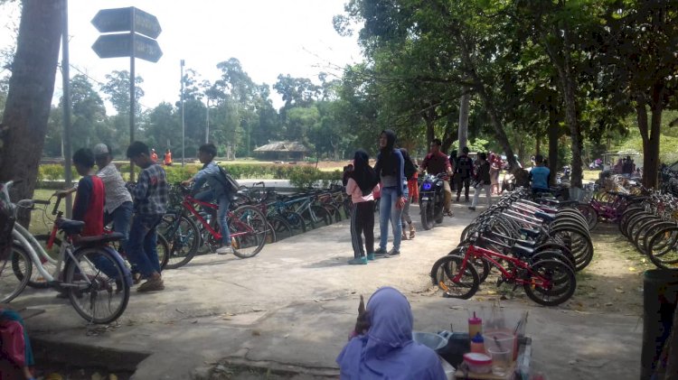 Pedagang Bahagia saat Puncak Festival Candi Muarojambi
