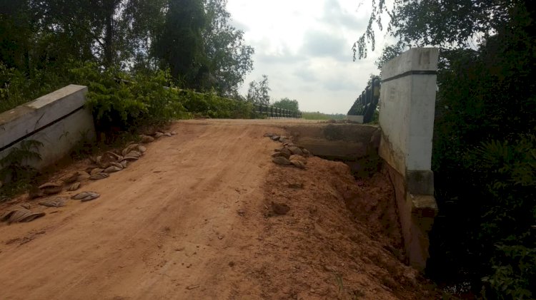 Warga Keluhkan Oprit Jembatan Parit Gantung Tungkal Ilir Diduga Asal Jadi