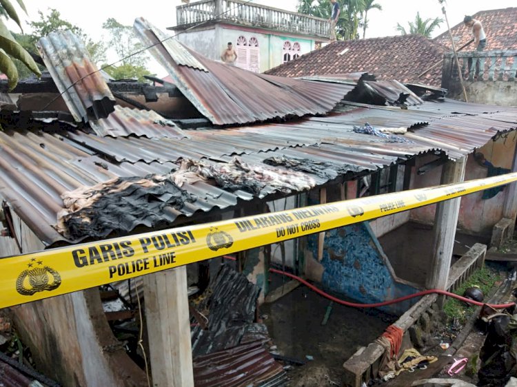 Ditinggal Kerja, Bedeng Dua Pintu di Legok Ludes Dilalap Api