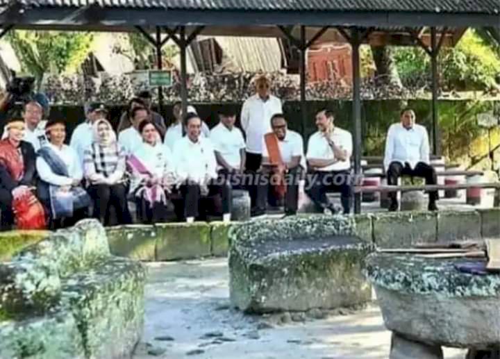 Beredar Foto Gubernur Edy Menyendiri dari Rombongan Presiden, Warga: Kok Kesannya Dicuekin Gitu?