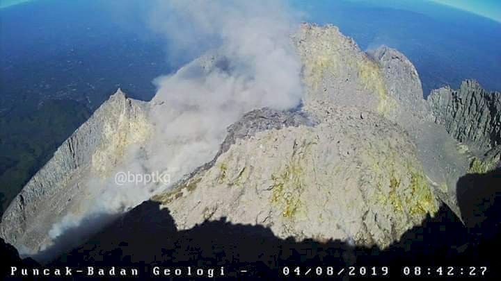 Gunung Merapi Luncurkan Guguran Awan Panas 900 Meter Pagi Ini