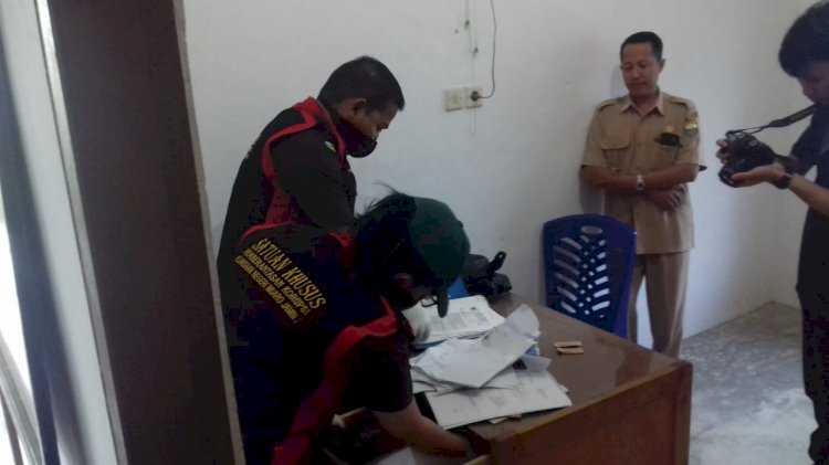 Pasca Penahanan Kades, Kejari Muarojambi Geledah Kantor Desa Kasang Lopak Alai