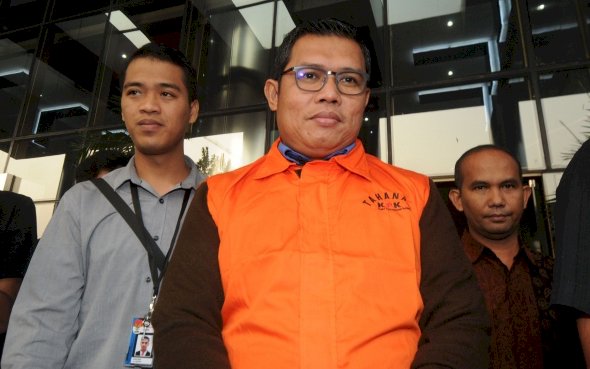 KPK Tahan Ketua Fraksi Golkar Sufardi Nurzain Tersangka Uang Ketok APBD Jambi