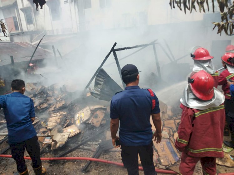 Terdengar Dua Kali Ledakan, Gudang di Simpang IV Sipin Ludes Dilalap Api
