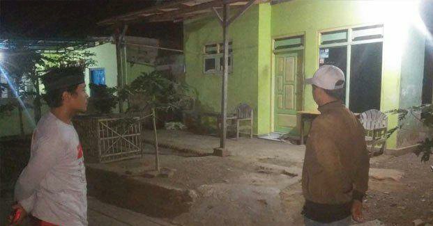 NGERI!!! Teror 'Gedor Pintu' Hantui Warga