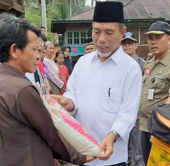 Wabup Santuni Keluarga Korban Kebakaran di Masurai