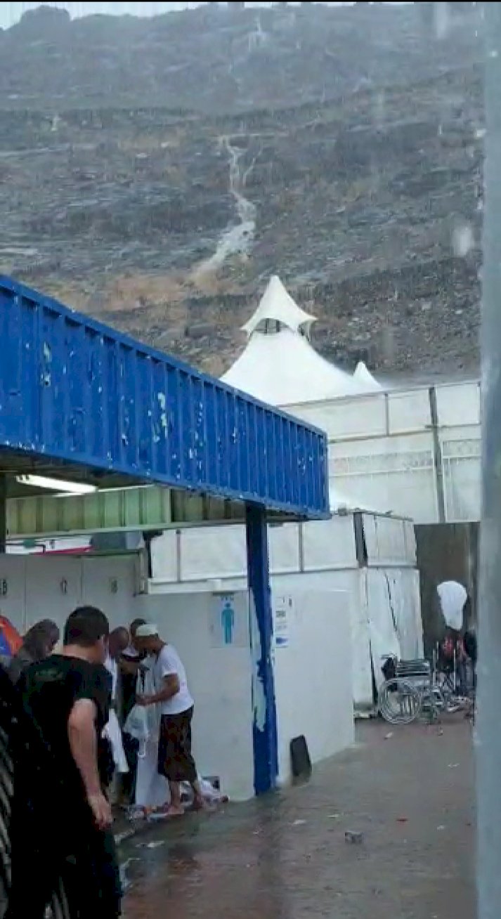 Hujan Membasahi Bumi Mina, Kesejukan Diakui Jemaah Haji