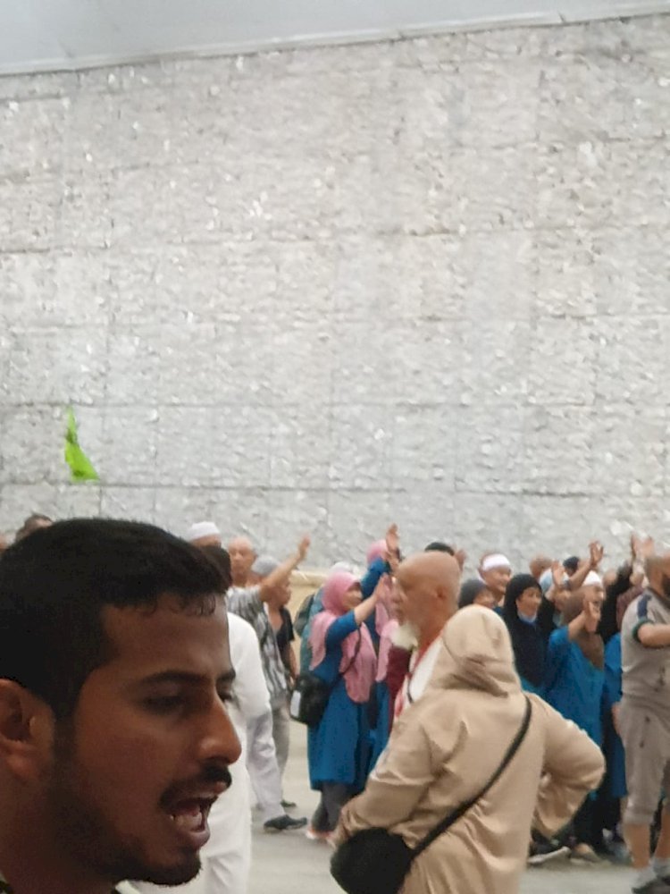 Jemaah Haji Lakukan Lempar Jumroh Hari Kedua