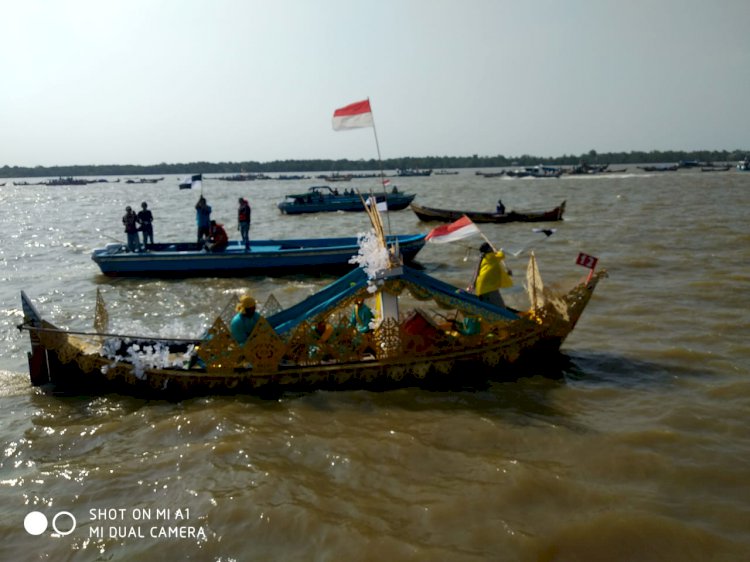 Keseruan Balap Pompong Tungkal, Warga Rela Nonton Berjubel