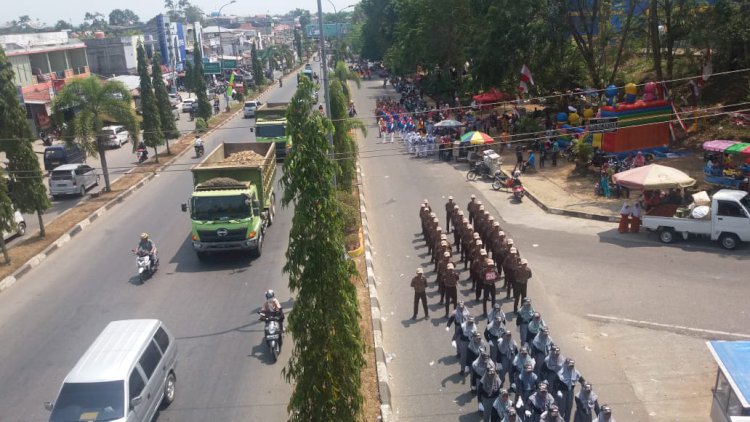 Kemeriahan HUT ke-74 RI, Ribuan Siswa Merangin Padati Jalan