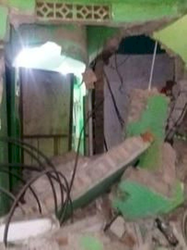 Truk Tabrak Mushola Hingga Dinding Jebol