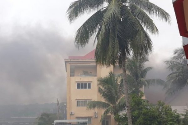 PAPUA MENCEKAM, Gedung DPRD Papua Barat Dibakar