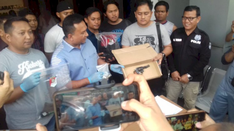 Mahdan Petantang-petenteng Bawa Senjata Api Curian, Warga Sungai Bungur Lari Ketakutan