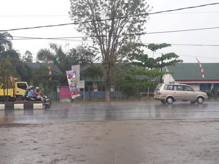 Alhamdulillah, Muarojambi Sore Ini Diguyur Hujan