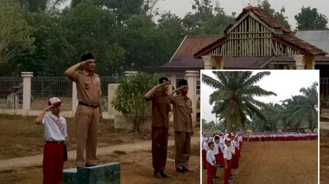 LUAR BIASA!!! Kepsek Jarang Masuk, Kades Pun Akhirnya Jadi Pembina Upacara