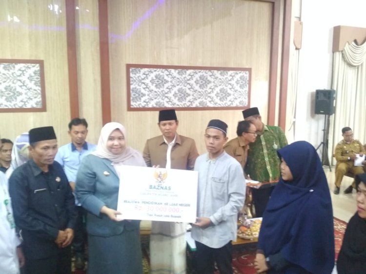 Zainaba Terima Bantuan Rp30 Juta dari Bupati Muarojambi