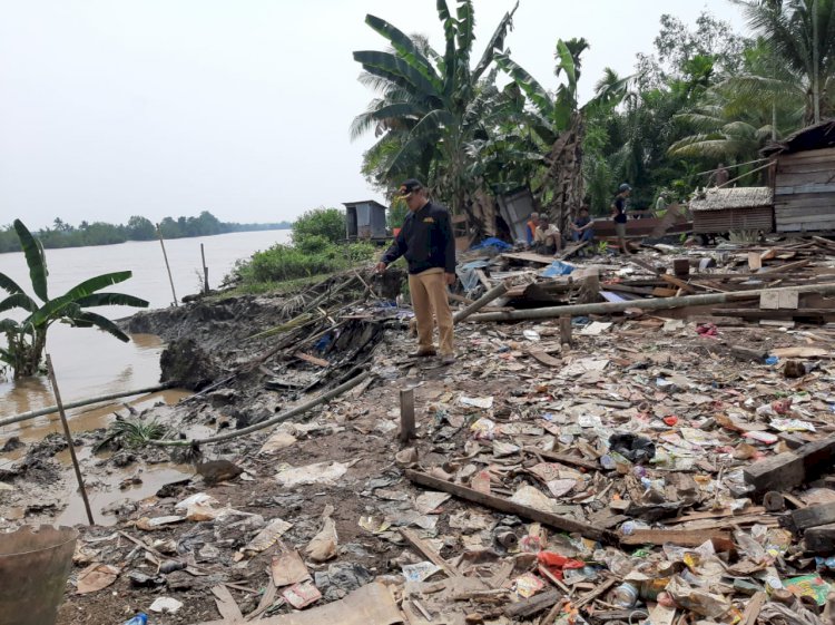 Warga Pasrah Lima Rumah di Desa Ketapang Tanjab Barat Dihancurkan