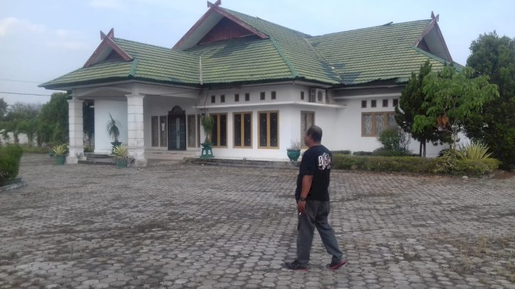 Kondisi Rumah Dinas Wabup Muaro Jambi, Tembok Ambruk Kumuh dan Tak Terawat