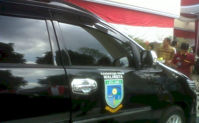 Duh! Gara-gara Stiker di Mobil Dinas, Nggak Bisa Lagi Nongkrong di Mall dan Panti Pijat