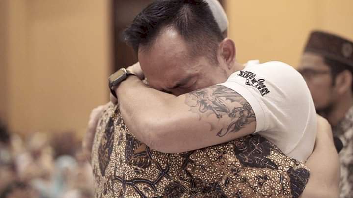 Tangis Haru Kakak Paling Dibenci Ustadz Felix Siauw Akhirnya Jadi Mualaf