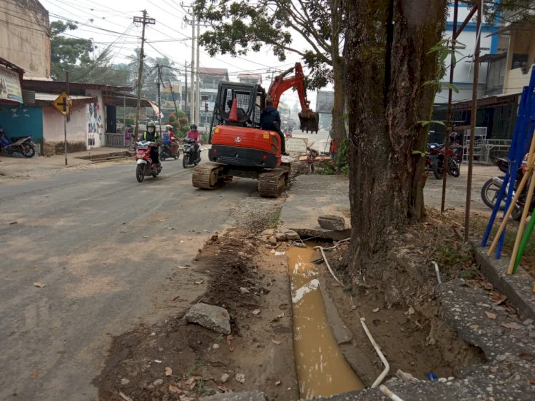 Proyek Drainase Pasar Sarolangun Hancurkan Pipa PDAM
