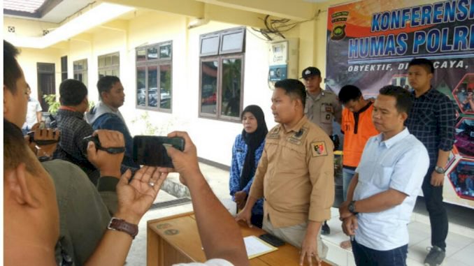 Iming-iming Nilai Bagus, Guru Honorer Ini Cabuli Belasan Siswanya!