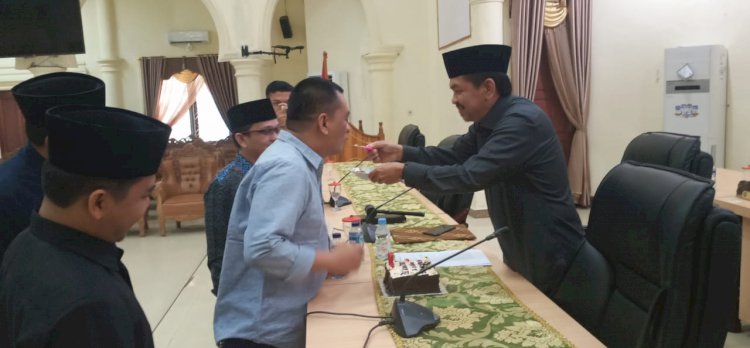 Kado Ulang Tahun Istimewa Tontawi, DPRD Sarolangun Gelar Paripurna Penetapan Pimpinan Definitif
