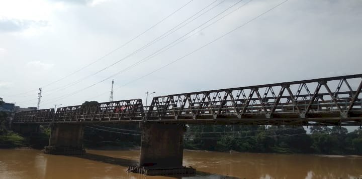Jembatan Lama Mulai Goyang, Cek Endra Janji Bangun Jembatan Kembar Sarolangun