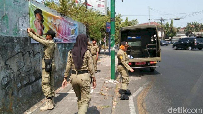 Duh, Spanduk Gibran Cawalkot Solo Dicopoti Satpol PP