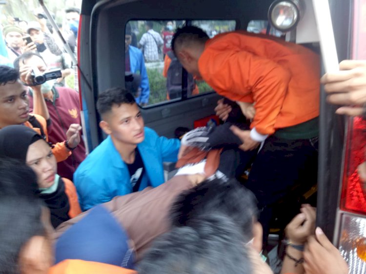 Unjuk Rasa Rusuh, Sejumlah Mahasiswa Dilarikan Ke Rumah Sakit