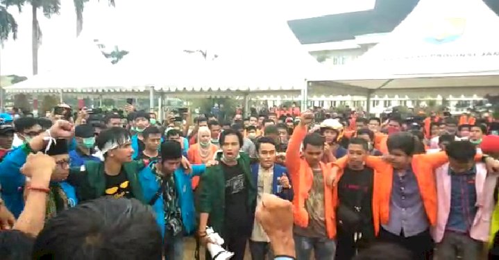 Meski Bentrok, Mahasiswa Jambi Tak Mundur dan Bersatu!