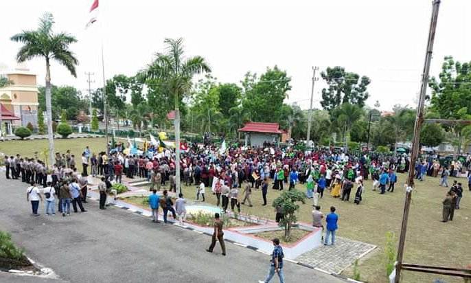 PANAS!! Ratusan Mahasiswa Bungo Kembali Unjuk Rasa, Ini Tuntutannya...