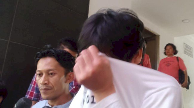 Sambil Menangis, Ananda Badudu Dibebaskan Polisi