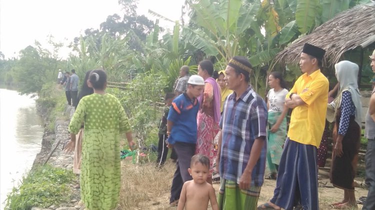 Ratusan Warga Demo & Hentikan Paksa PETI di Desa Seling, Pekerja Kabur