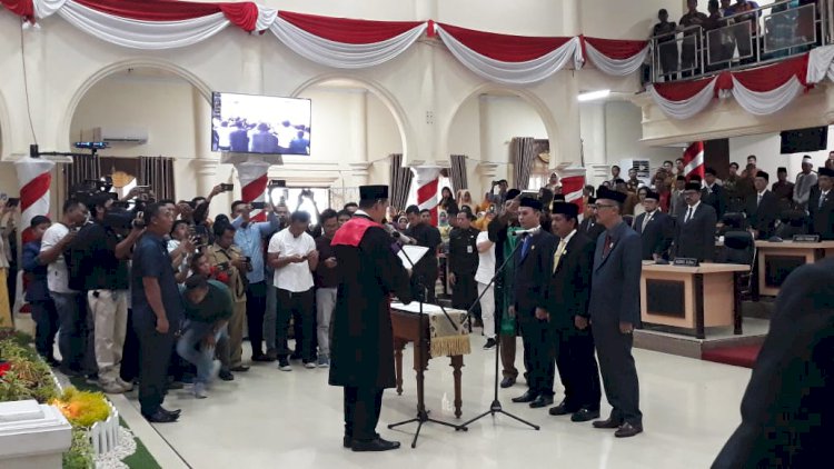 SAH! Tiga Pimpinan DPRD Sarolangun Dilantik