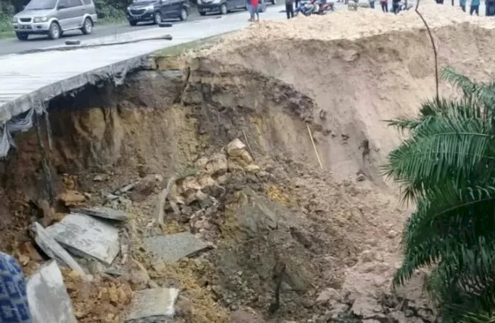 Ruas jalan Pekanbaru-Duri longsor di KM 70, Lalulintas Macet