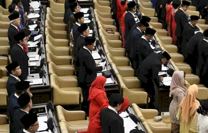 MANTAP!!! Ini Dia Rincian Gaji 575 Anggota DPR RI Perbulannya