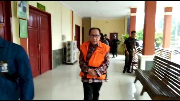 Tiba di Pengadilan Tipikor, Asiang Semprot Wartawan: Apa-apaan Ini Foto!