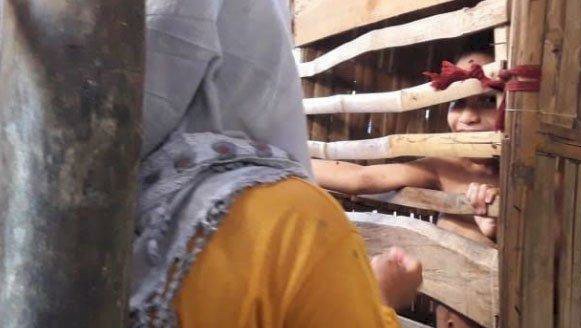 Sedih! Bocah 12 Tahun Tinggal di Kandang Ayam, Begini Faktanya...