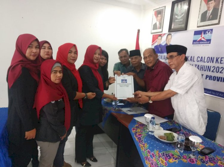 Kirim Tim Sukses Perempuan, Safrial Ambil Formulir pendaftaran ke Partai Demokrat