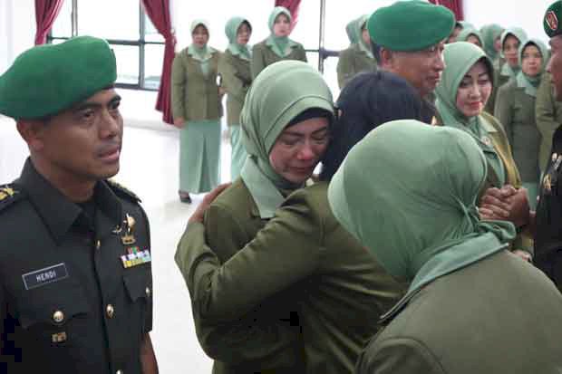 Sertijab, Irma Istri Mantan Dandim 1417 Kendari Menangis