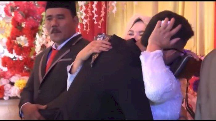 MENANGIS!! 11 Tahun Pacaran Malah Jadi Tamu Undangan & Fotografer Saja