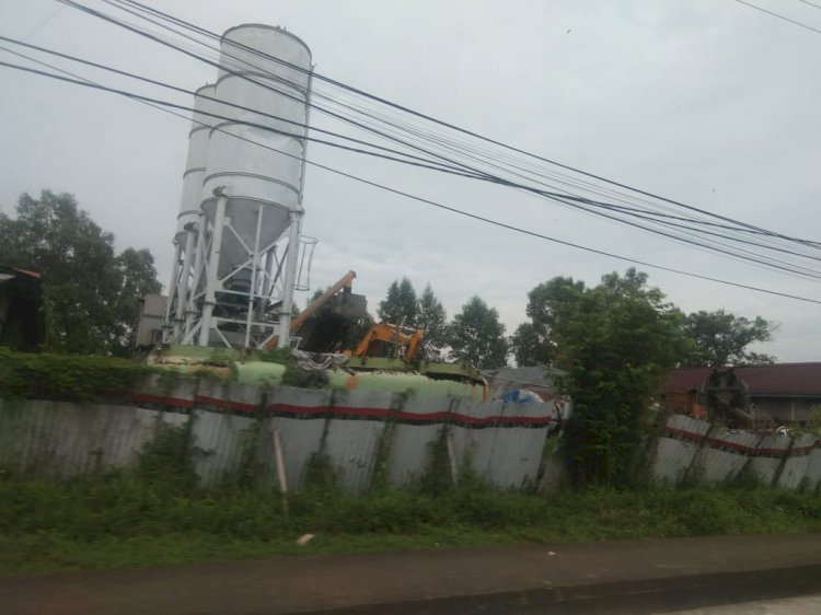 Diduga Tidak Memiliki Izin, BathcingPlant di Tanjabbar Tetap Beroperasi