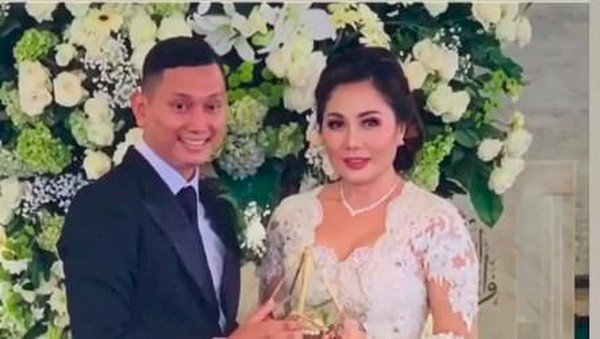 Asyik Banget! Emma Waroka Resmi Nikah dengan Berondong