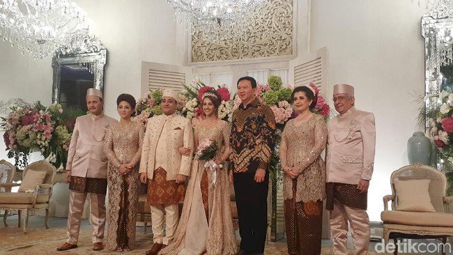 Tamu Undangan Rebutan Ajak Alfie Anies-Ahok Saat Hadiri Resepsi Tsamara Amany